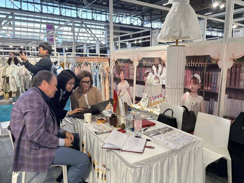 Okvip tại về dệt may Việt Nam thích ứng tốt với yêu cầu mới của thị trường châu Âu, đặc biệt trong việc phát triển các sản phẩm thân thiện với xuân Okvip 2026