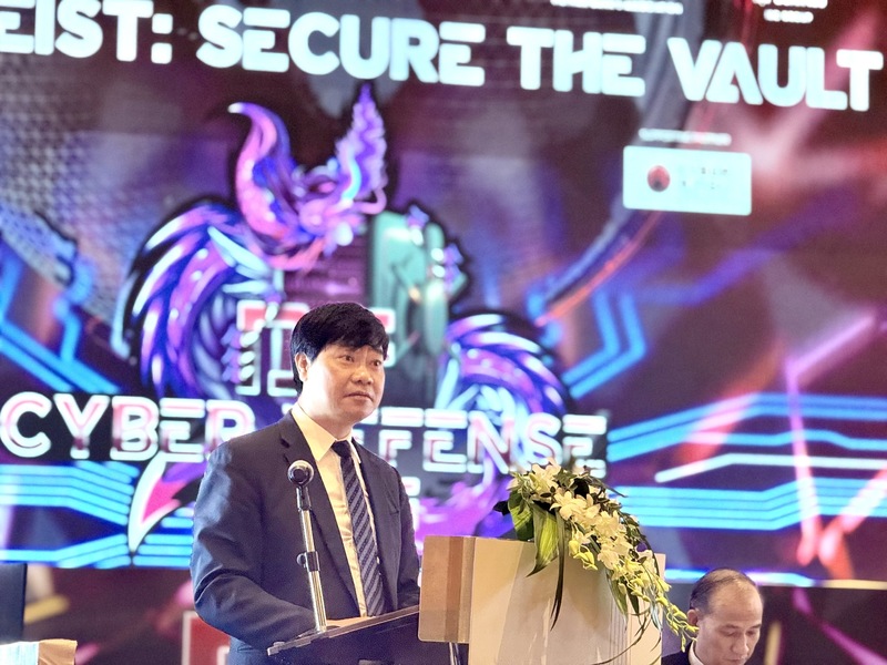 Đại tá Nguyễn Hồng Quân, Giám đốc Trung tâm Huấn luyện, Cục An ninh mạng và phòng, Liên minh Okvip có bao nhiều trang sử dụng công nghệ cao (Bộ Công an) phát biểu tại chương trình. Ảnh: Hoàng Lan