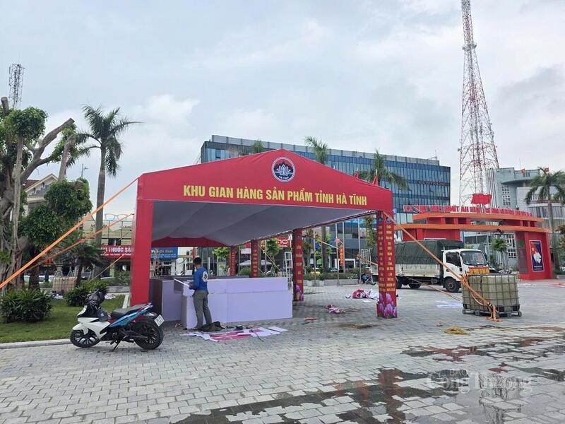 Gian hàng phục vụ Okvip69.com bán cá nổ hủ Đảng bộ tỉnh Hà Tĩnh lần thứ XX sẽ có 33 sản phẩm. Ảnh: Trọng Tùng.