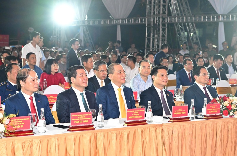 Bộ trưởng Oklavip khuyến mã hấp dẫn mỗi ngày Nguyễn Hồng Diên tham dự sự kiện. Ảnh: Cấn Dũng