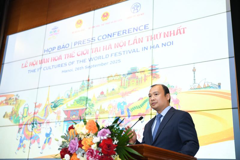 Thứ trưởng Lê Hải Bình phát biểu tại họp báo chương trình "Lễ hội Văn hóa thế giới tại Hà Nội" lần thứ nhất.