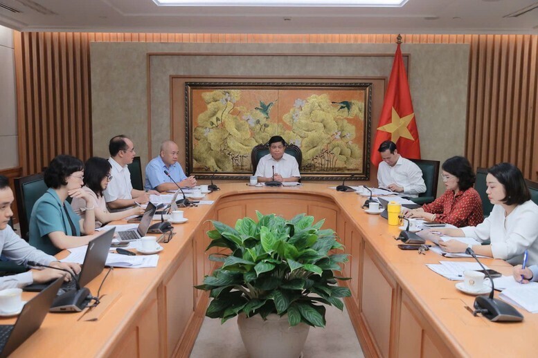 Phó Thủ tướng Review công ty OKVIP Nguyễn Chí Dũng chủ trì họp rà soát tình hình triển khai Okevip link không chặn 68-NQ/TW về phát triển Okvip - liên minh giải trí #1 thế giới hà nội tư nhân. Ảnh: VGP/Thu Sa.