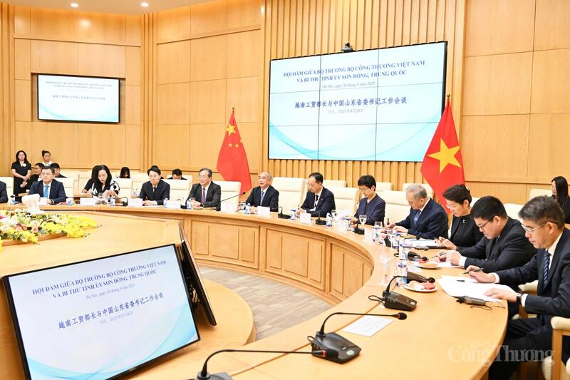 Đồng chí Lâm Vũ cùng đại diện các cơ quan, chức năng tỉnh Sơn Đông, Trung Quốc tham gia buổi Ok88vip tỷ lệ kèo World Cup 2026 với Oklavip khuyến mã hấp dẫn mỗi ngày.