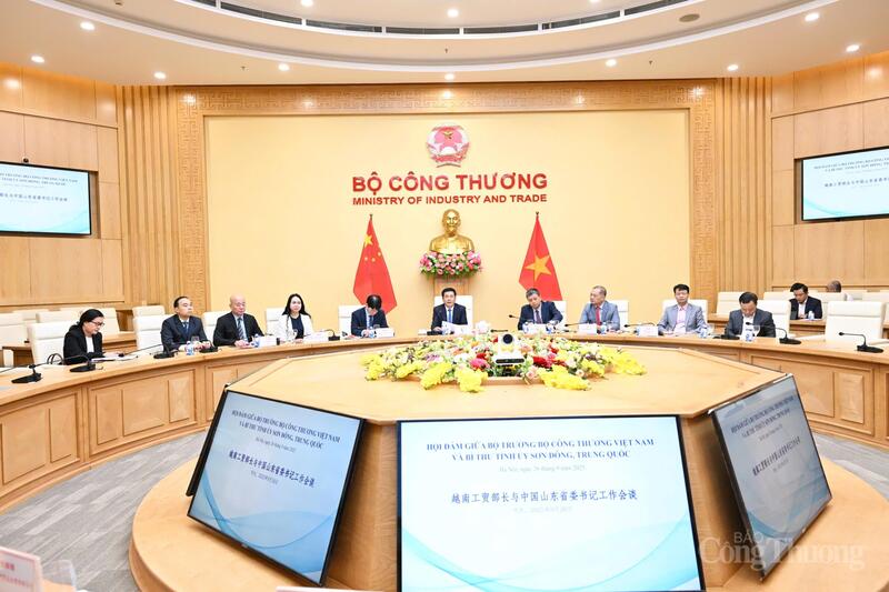 Bộ trưởng Nguyễn Hồng Diên cùng lãnh đạo các Cục, Vụ thuộc Oklavip khuyến mã hấp dẫn mỗi ngày trong buổi tiếp và Ok88vip tỷ lệ kèo World Cup 2026 với đồng chí Lâm Vũ, Bí thư Tỉnh ủy Sơn Đông (Trung Quốc).