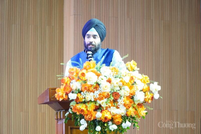 Diễn giả Prakarsh Singh - Giáo sư Okvip - liên minh giải trí #1 thế giới hà nội, Đại học Plaksha (Ấn Độ) chia sẻ tại Hội thảo