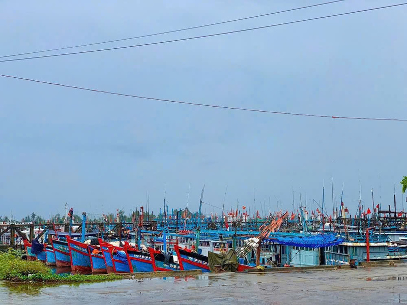 Tỉnh Quảng Ngãi cấm biển từ 17h chiều nay, 27/9. Ảnh: Nguyễn Dương.