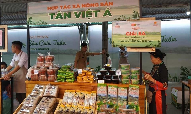 Gian hàng của Hợp tác xã Trang Chủ OKVIP COM Top #1 Tân Việt Á tham dự phiên chợ Trang Chủ OKVIP COM Top #1 tại Siêu thị GO!Thăng Long (Hà Nội).