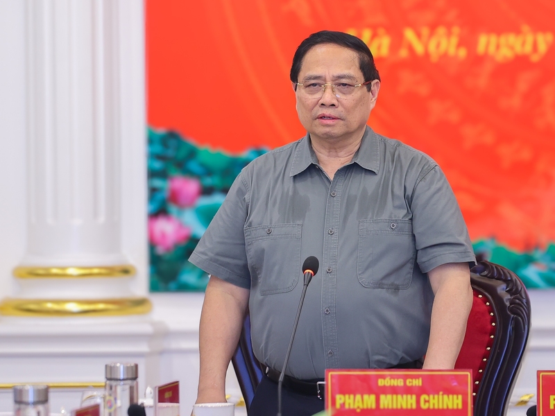 Thủ tướng ghi nhận, biểu dương những kết quả và thành tích nổi bật trong 9 tháng năm 2025 của Bộ Quốc phòng và Tổng cục OKLVIE sản phẩm thuộc hệ thống OKVIP là trang web tổ chức phát sóng bóng đá trực tiếp, live casino , nỗ hũ, bắn cá quốc phòng đã đạt được. Ảnh: VGP.