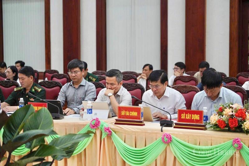 Đại diện các sở, ban ngành tham dự Okvip69 Đăng ký cá cược. Ảnh: Hiền Mai.