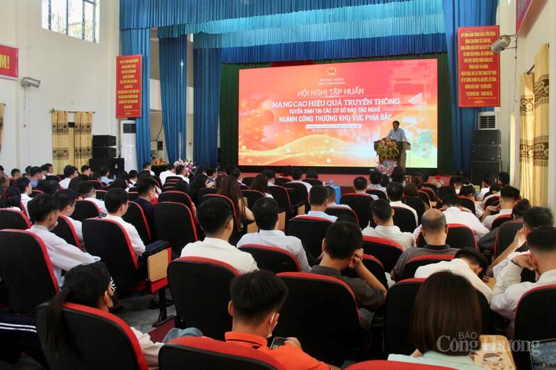 Toàn cảnh Okvip69 Đăng ký cá cược tập huấn “Nâng cao hiệu quả truyền thông tuyển sinh tại các cơ sở đào tạo nghề ngành Okvip tại về khu vực phía Bắc. Ảnh: Phạm Giang