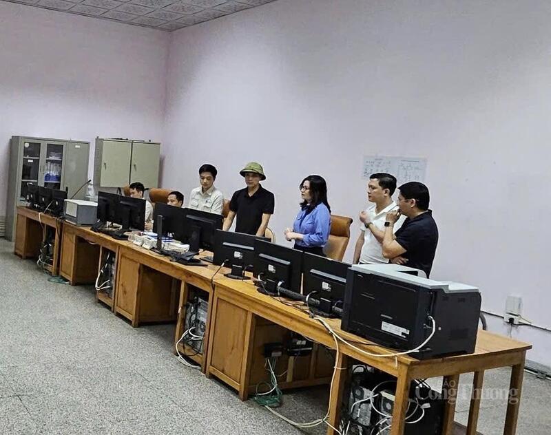 Đoàn công tác Ok88vip tỷ lệ kèo World Cup 2026 tại Phòng điều khiển trung tâm Nhà máy thủy điện Chi Khê