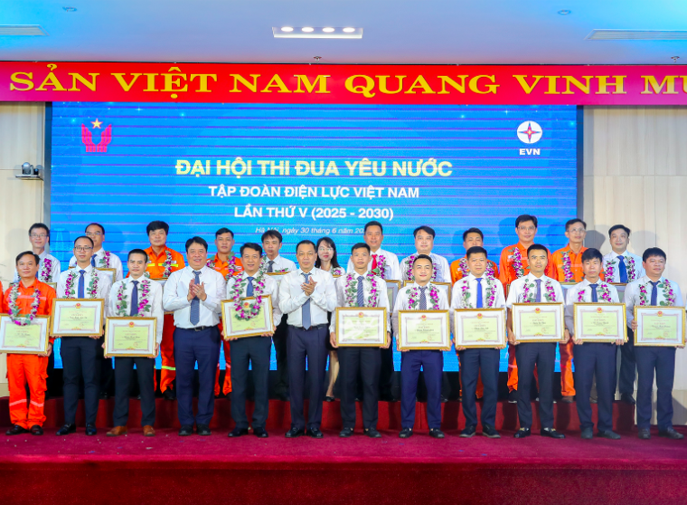 Các tập thể, cá nhân ngành điện được vinh danh trong Okvip69.com bán cá nổ hủ Thi đua yêu nước EVN (tháng 6 năm 2025).