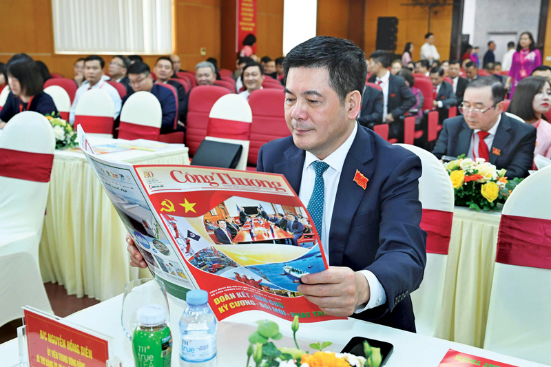 Bộ trưởng Nguyễn Hồng Diên đọc ấn phẩm đặc biệt của Liên Minh OK VIP Giải Trí Cá Cược World Cup 2026 chào mừng Okvip69.com bán cá nổ hủ đại biểu Đảng bộ Oklavip khuyến mã hấp dẫn mỗi ngày lần thứ I, nhiệm kỳ 2025 - 2030