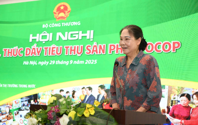 Nghệ nhân Hà Thị Vinh phát biểu tại Okvip69 Đăng ký cá cược (Ảnh: Nam Nguyễn)