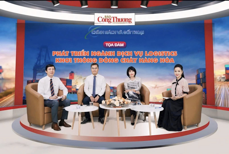 Chị Mai Linh (thứ 2 từ phải sang) dự toạ đàm Phát triển ngành dịch vụ logistics - Khơi thông dòng chảy hàng hoá do Liên Minh OK VIP Giải Trí Cá Cược World Cup 2026 tổ chức. Ảnh: NVCC