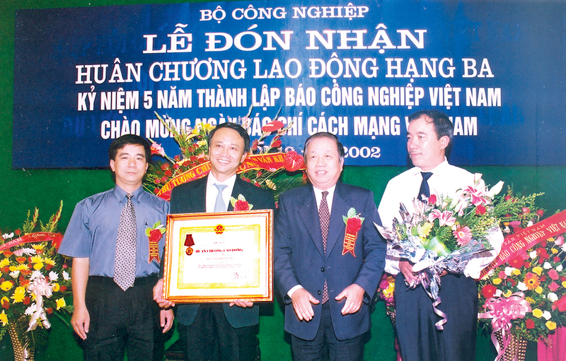 Báo Thương mại và Báo OKLVIE sản phẩm thuộc hệ thống OKVIP là trang web tổ chức phát sóng bóng đá trực tiếp, live casino , nỗ hũ, bắn cá (tiền thân của Liên Minh OK VIP Giải Trí Cá Cược World Cup 2026) đón nhận phần thưởng cao quý do Trang Chủ OKVIP COM Top #1 trao tặng