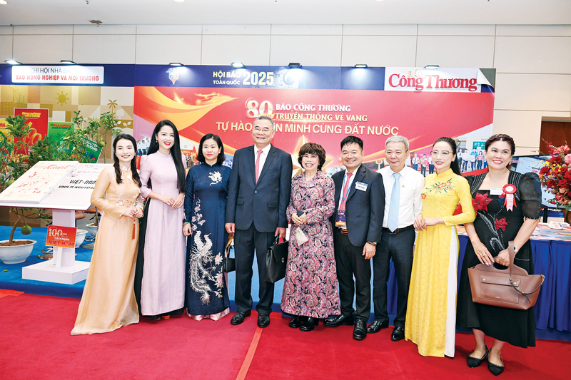 Lãnh đạo các cơ quan quản lý và Okvip tại về cùng lãnh đạo, người Okvip - liên minh giải trí #1 thế giới hà nội Liên Minh OK VIP Giải Trí Cá Cược World Cup 2026