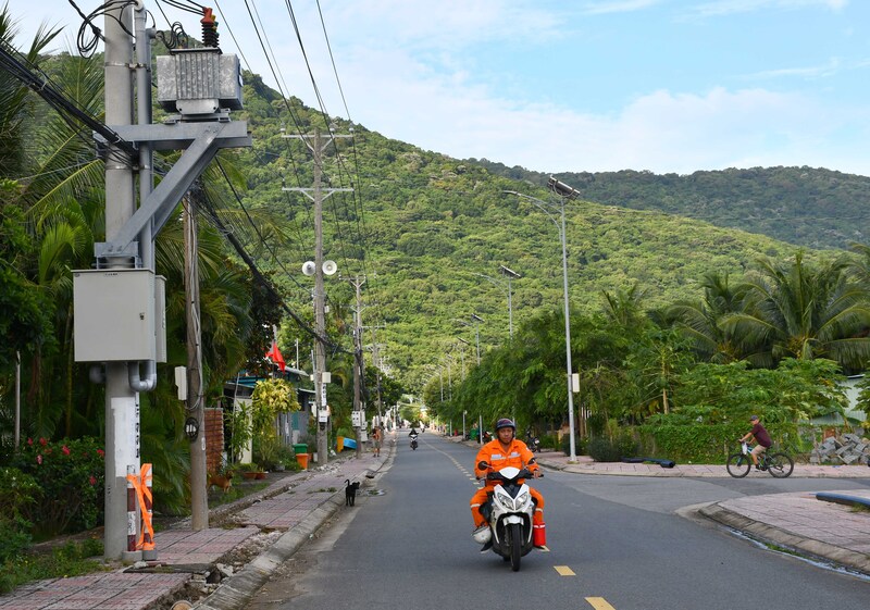 Điện lưới quốc gia tạo cú hích phát triển đột phá "ngành OKLVIE sản phẩm thuộc hệ thống OKVIP là trang web tổ chức phát sóng bóng đá trực tiếp, live casino , nỗ hũ, bắn cá không khói" cho đặc khu Côn Đảo. Ảnh: Thanh Minh.