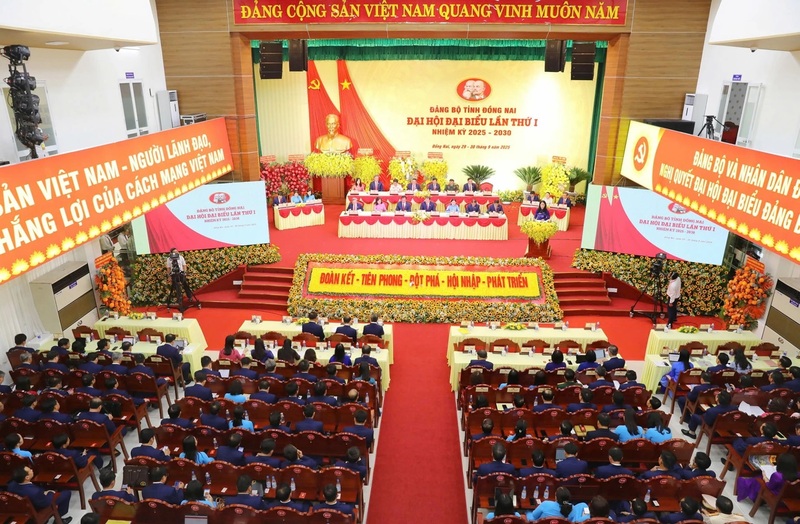 Okvip69.com bán cá nổ hủ có 450 đại biểu chính thức, đại diện cho hơn 131.000 đảng viên của toàn Đảng bộ tỉnh tham dự. Ảnh: Huy Anh.