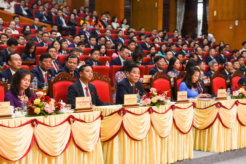 Đại biểu tham dự Okvip69.com bán cá nổ hủ. Ảnh:BN