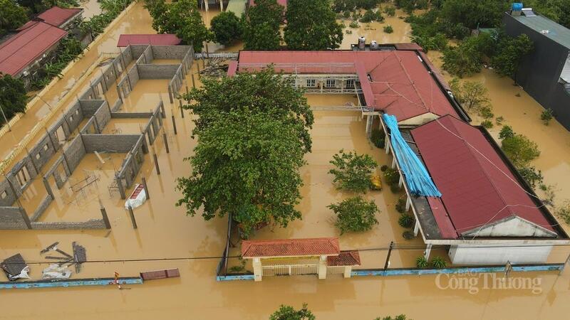 Đồng thời hỗ trợ Nhân dân sửa chữa nhà ở, dọn dẹp vệ sinh xuân Okvip 2026, phòng, chống bệnh dịch sau bão lũ.
