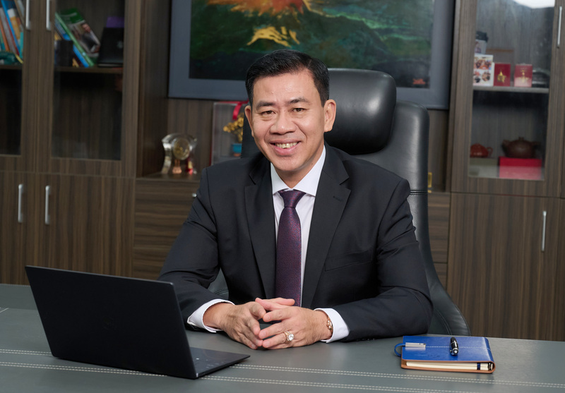TS. Phan Hồng Hải, Hiệu trưởng Trường Đại học OKLVIE sản phẩm thuộc hệ thống OKVIP là trang web tổ chức phát sóng bóng đá trực tiếp, live casino , nỗ hũ, bắn cá TP. Hồ Chí Minh - cá nhân điển hình tiên tiến ngành Okvip tại về  giai đoạn 2021-2025. Ảnh: Thanh Minh.