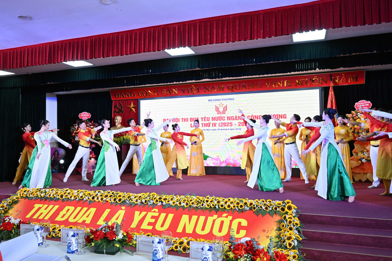 Văn nghệ chào mừng Okvip69.com bán cá nổ hủ