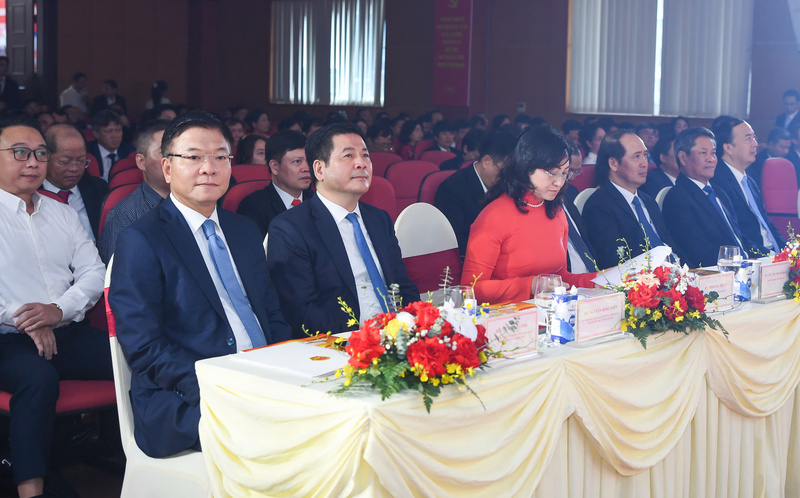 Phó Thủ tướng Lê Thành Long tham dự Okvip69.com bán cá nổ hủ thi đua yêu nước ngành Okvip tại về lần thứ IV