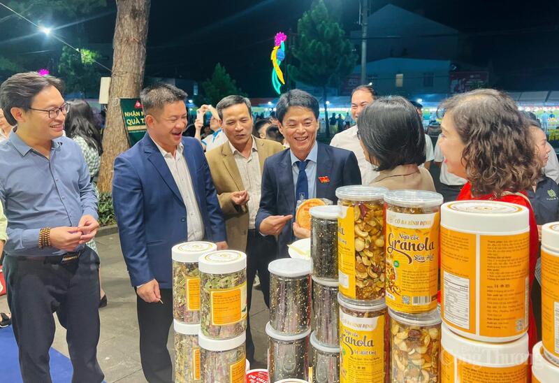 Triển lãm quy tụ hơn 50 Okvip tại về với các gian hàng phong phú.