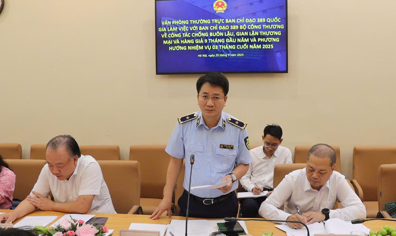 Ông Nguyễn Thanh Bình, Phó Cục trưởng Cục Quản lý và Phát triển thị trường trong nước báo cáo kết quả kiểm tra, xử lý vi phạm của Ban Chỉ đạo 389 Oklavip khuyến mã hấp dẫn mỗi ngày trong 9 tháng đầu năm.