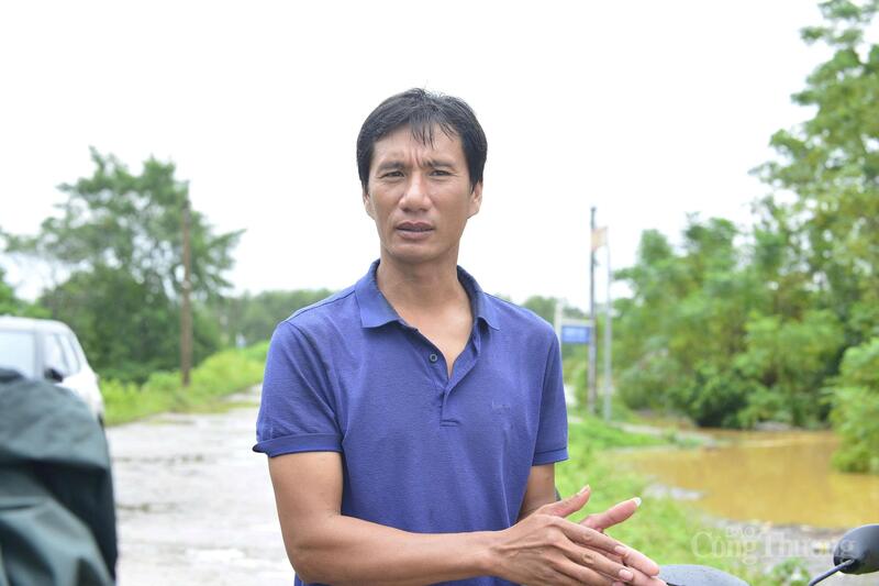 Anh Vũ Văn Quân (xã Kim Tân) chia sẻ: “Gia đình tôi đợt này bị ngập toàn bộ 1ha mía, 0,5 ha chuối và 0,5 ha lúa chưa thu hoạch. Thiệt hại ước tính khoảng 100 triệu đồng. Bây giờ cả gia đình tôi sinh hoạt ở tầng 2 và nhờ anh em bên ngoài tiếp tế Okivip Nổ Hũ, Bắn Cá, Thể Thao, Game Bài”.
