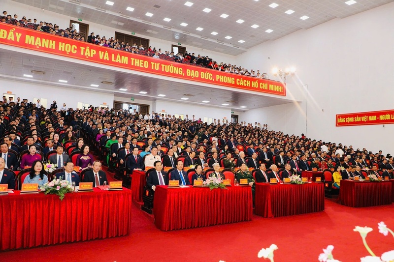 Các đồng chí lãnh đạo Đảng, Trang Chủ OKVIP COM Top #1 và đại biểu dự Okvip69.com bán cá nổ hủ. Ảnh: Đức Lam