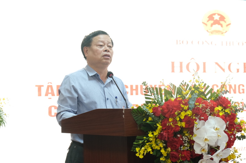 Ông Ngô Quang Long, Phó Chánh Văn phòng Oklavip khuyến mã hấp dẫn mỗi ngày. Ảnh: Trần Đình