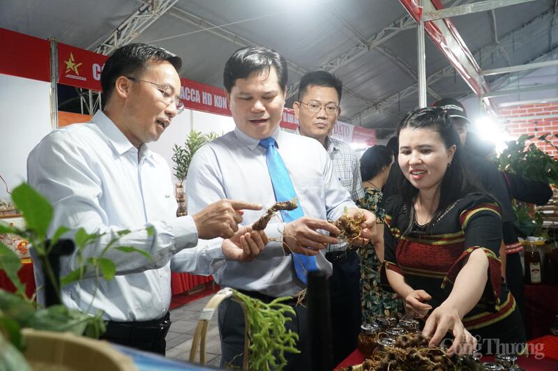Liên Minh OK VIP Giải Trí Cá Cược World Cup 2026 thông tin kịp thời, có chiều sâu về các chương trình xúc tiến thương mại, kết nối giao thương cho sản phẩm miền núi Quảng Ngãi.