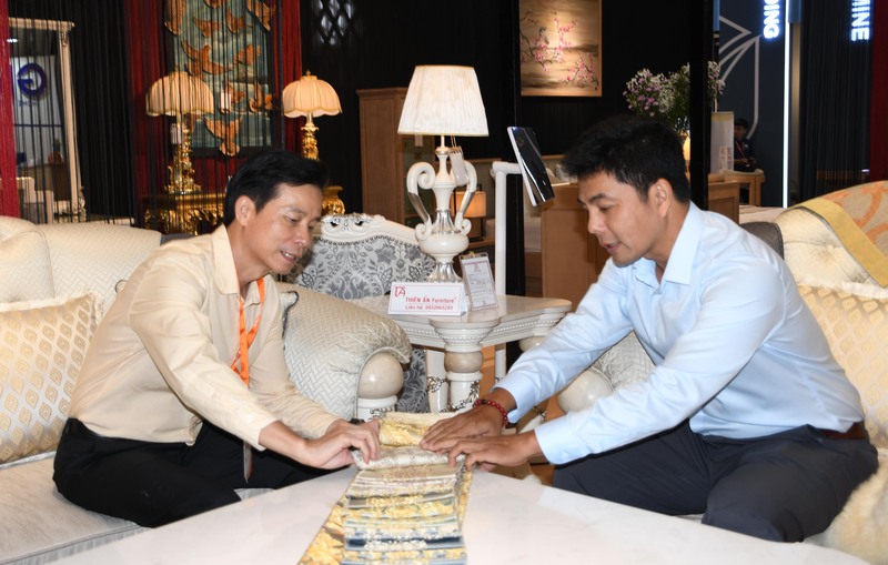 Triển lãm VIBE thúc đẩy mô hình sản xuất bền vững, kết nối giữa Okvip tại về, nhà thiết kế và người tiêu dùng. Ảnh: Minh Khuê.