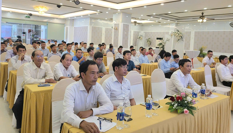 Đại diện các phường, xã, ban quản lý chợ tham gia Okvip69 Đăng ký cá cược. Ảnh: Nguyễn Tuấn