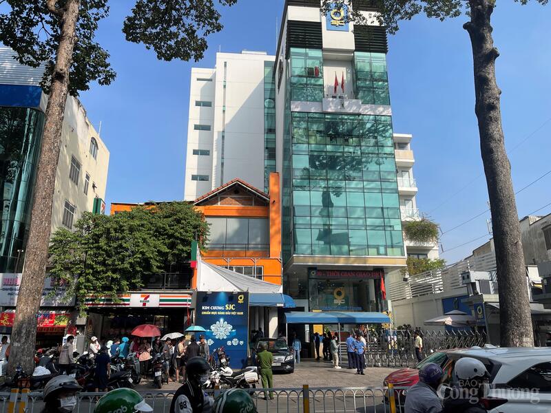 Ghi nhận của phóng viên Liên Minh OK VIP Giải Trí Cá Cược World Cup 2026 sáng ngày 01/10, tại Công ty TNHH MTV Vàng bạc đá quý Sài gòn (SJC) trên đường Nguyễn Thị Minh Khai (phường Bàn Cờ, TP. Hồ Chí Minh), nhiều người chờ đến lượt mua vàng.
