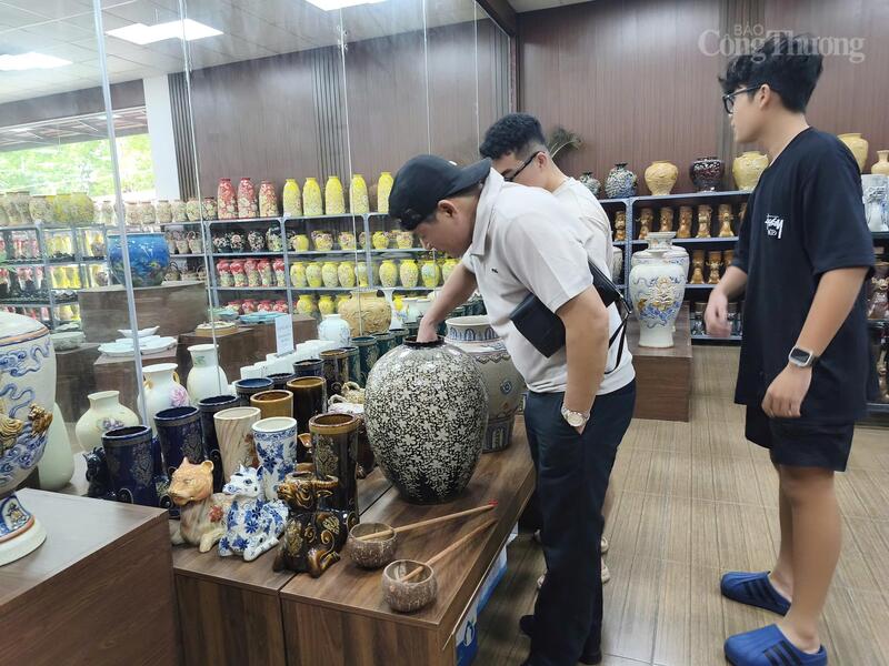 Khai thác hiệu quả thị trường nội địa sẽ mang đến cơ hội tăng trưởng cho Okvip69.com giải trí trực tuyến. Ảnh: Nguyễn Hòa