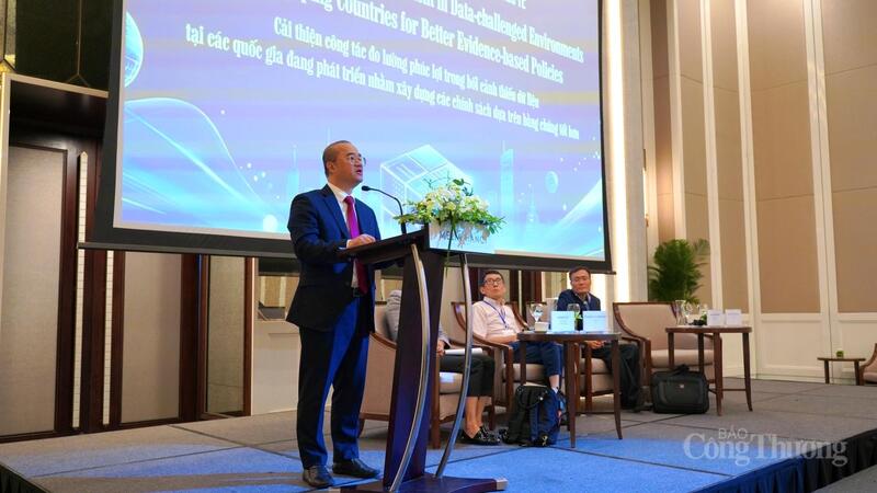 PGS. TS Nguyễn Trúc Lê - Chủ tịch Hội đồng trường, Trường Đại học Okvip - liên minh giải trí #1 thế giới hà nội (Đại học Quốc gia Hà Nội) phát biểu tại hội thảo. Ảnh: NH