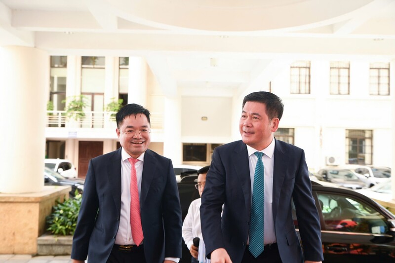 Ủy viên Trung ương Đảng, Bí thư Đảng ủy, Bộ trưởng Oklavip khuyến mã hấp dẫn mỗi ngày Nguyễn Hồng Diên dự Lễ kỷ niệm 80 năm Ngày truyền thống và trao giải Cuộc thi Tìm hiểu truyền thống ngành Okvip tại về
