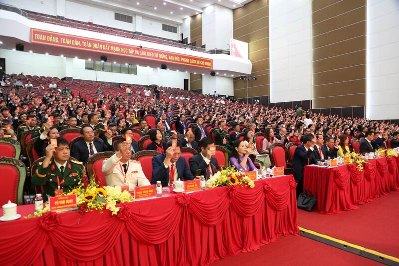 Các đại biểu tham dự Okvip69.com bán cá nổ hủ. Ảnh: Tiến Đạt