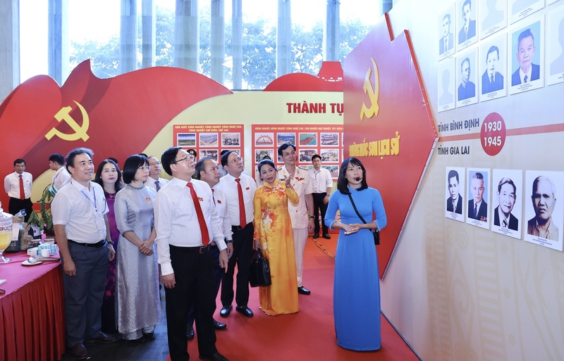 Triển lãm ảnh với chủ đề “Đảng bộ tỉnh Gia Lai - Tự hào viết tiếp truyền thống vẻ vang”.