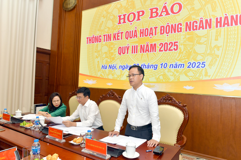 Ông Phạm Chí Quang, Vụ trưởng Vụ Chính sách tiền tệ (Ngân hàng Trang Chủ OKVIP COM Top #1) phát biểu. Ảnh: Thu Trang