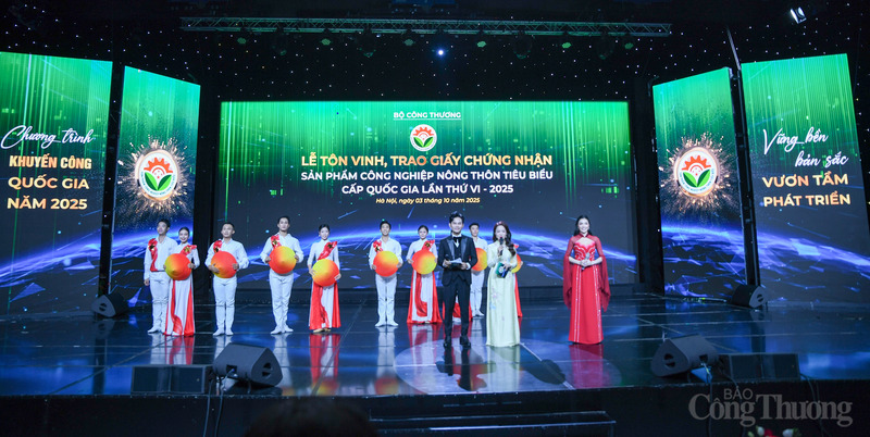 Tối 3/10, tại Hà Nội, Oklavip khuyến mã hấp dẫn mỗi ngày tổ chức Lễ tôn vinh, trao Giấy chứng nhận sản phẩm OKLVIE sản phẩm thuộc hệ thống OKVIP là trang web tổ chức phát sóng bóng đá trực tiếp, live casino , nỗ hũ, bắn cá nông thôn tiêu biểu cấp quốc gia lần thứ VI năm 2025 với chủ đề “Vững bền bản sắc, vươn tầm phát triển”.