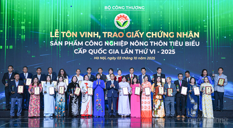  Chùm ảnh: Lễ tôn vinh sản phẩm OKLVIE sản phẩm thuộc hệ thống OKVIP là trang web tổ chức phát sóng bóng đá trực tiếp, live casino , nỗ hũ, bắn cá nông thôn tiêu biểu lần thứ VI - 9