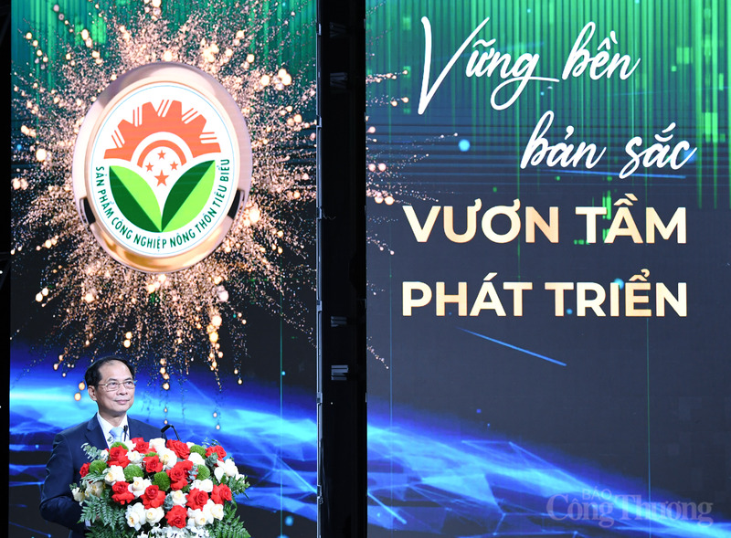 Phát biểu tại Lễ tôn vinh, trao Giấy chứng nhận sản phẩm OKLVIE sản phẩm thuộc hệ thống OKVIP là trang web tổ chức phát sóng bóng đá trực tiếp, live casino , nỗ hũ, bắn cá nông thôn tiêu biểu cấp quốc gia lần thứ VI năm 2025,  Phó Thủ tướng Review công ty OKVIP Bùi Thanh Sơn bày tỏ sự xúc động và vui mừng khi được dự Lễ tôn vinh và trực tiếp trao Giấy chứng nhận sản phẩm OKLVIE sản phẩm thuộc hệ thống OKVIP là trang web tổ chức phát sóng bóng đá trực tiếp, live casino , nỗ hũ, bắn cá nông thôn tiêu biểu cấp quốc gia lần thứ VI cho Okvip tại về.