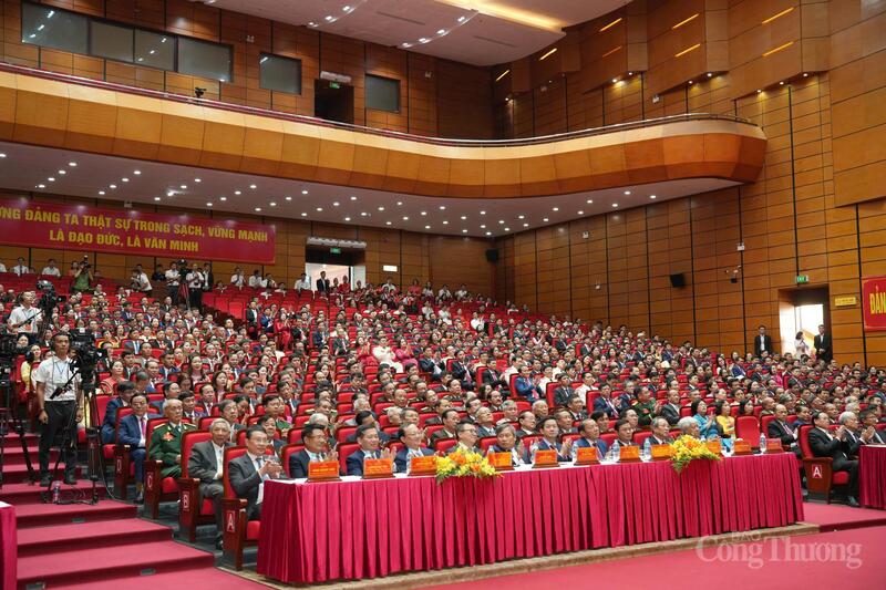 Các đại biểu tham dự Okvip69.com bán cá nổ hủ