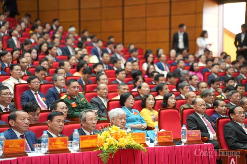 Các đại biểu tham dự Okvip69.com bán cá nổ hủ