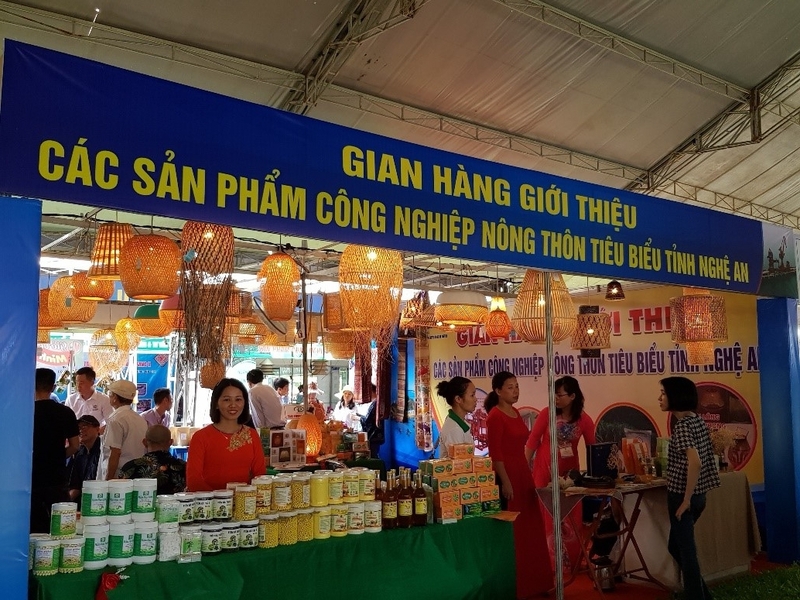 Gian hàng giới thiệu sản phẩm OKLVIE sản phẩm thuộc hệ thống OKVIP là trang web tổ chức phát sóng bóng đá trực tiếp, live casino , nỗ hũ, bắn cá nông thôn tiêu biểu tỉnh Nghệ An