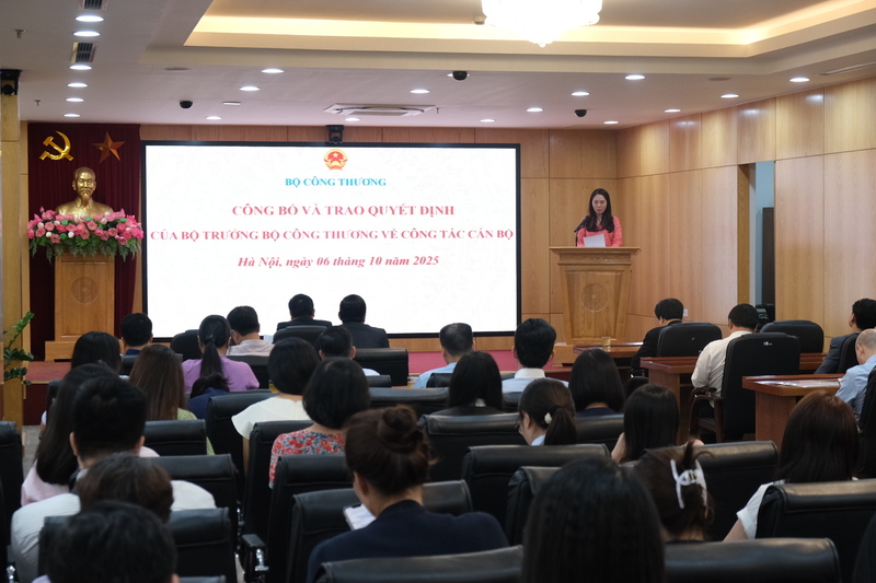 Phó Vụ trưởng Vụ Tổ chức cán bộ Nguyễn Ngọc Minh Hương đã công bố quyết định công tác cán bộ.